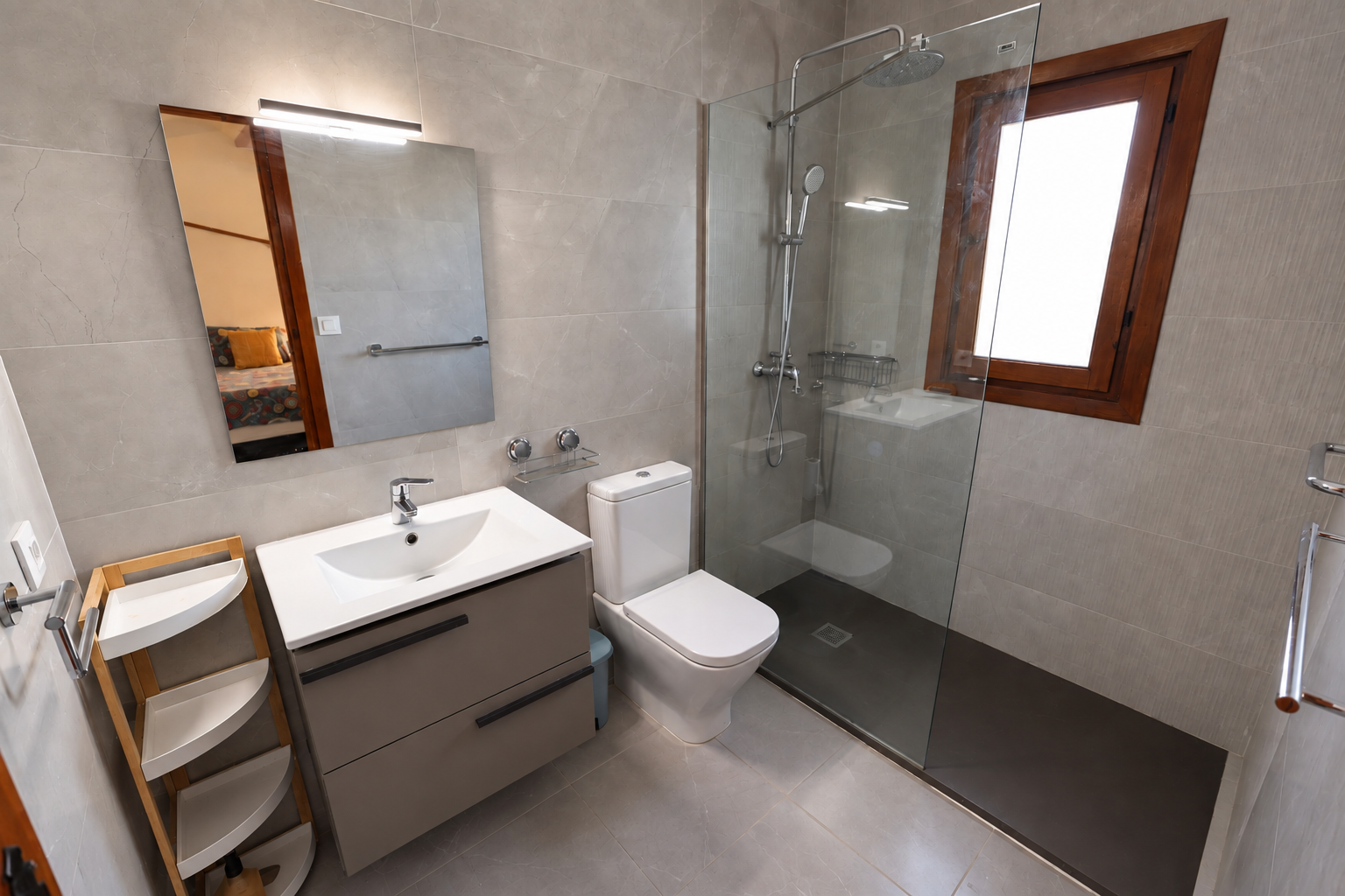Badezimmer mit Dusche
