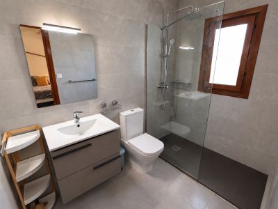 Badezimmer mit Dusche