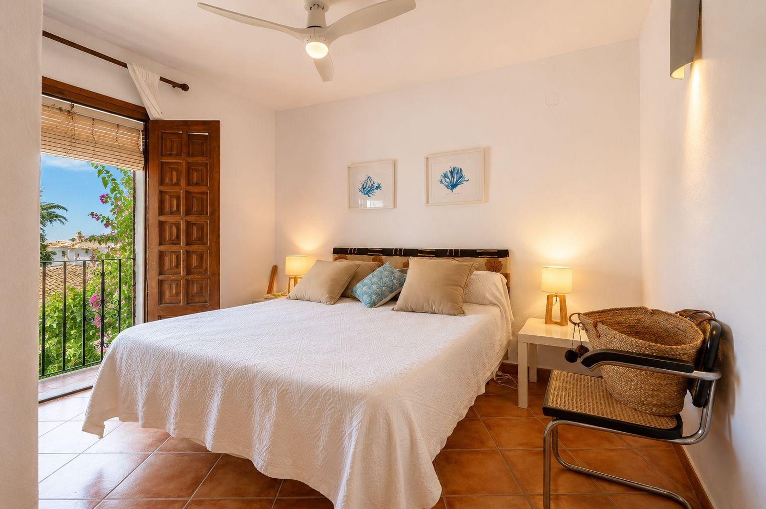 Schlafzimmer mit Balkon