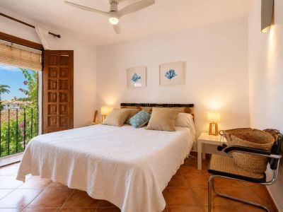 Schlafzimmer mit Balkon