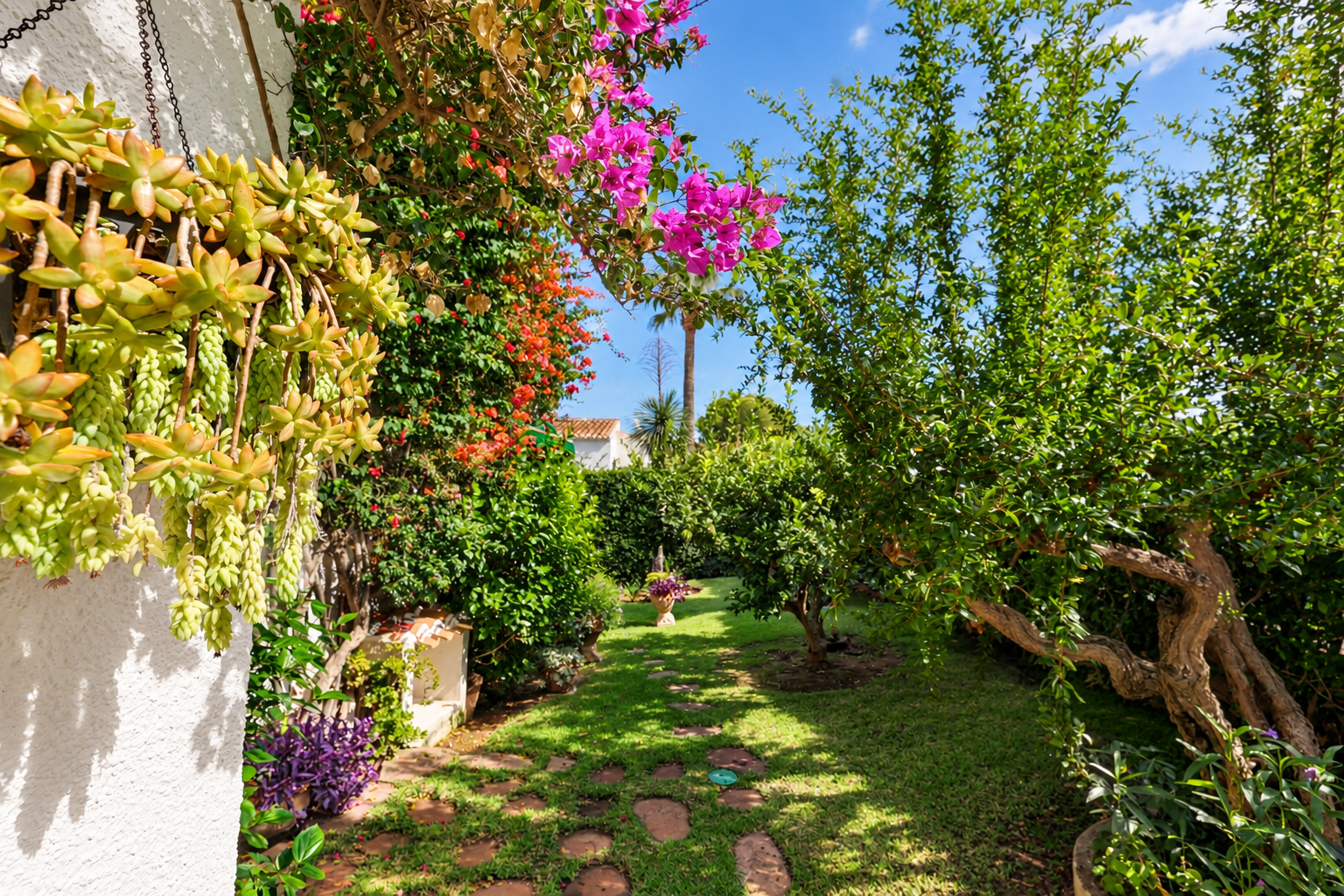 Weg durch den Garten