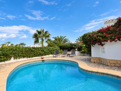 Pool und Terrasse