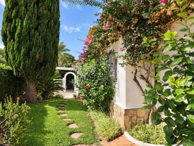 Garten und Außenbereich der Villa