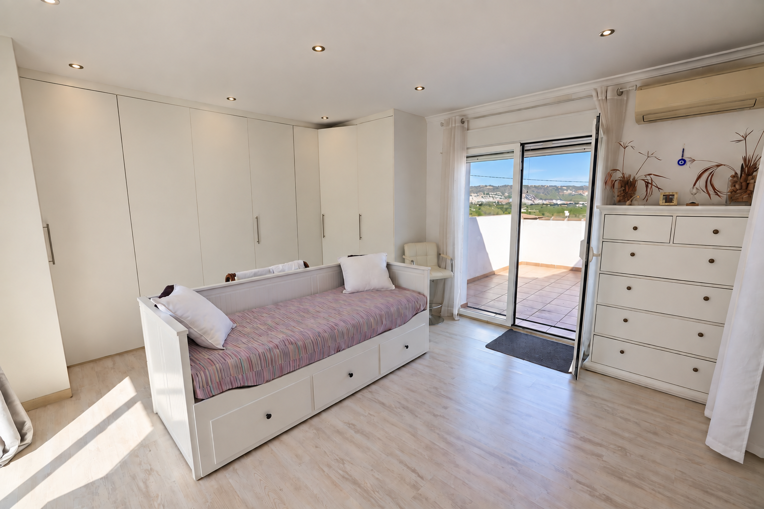 Schlafzimmer mit privater Terrasse