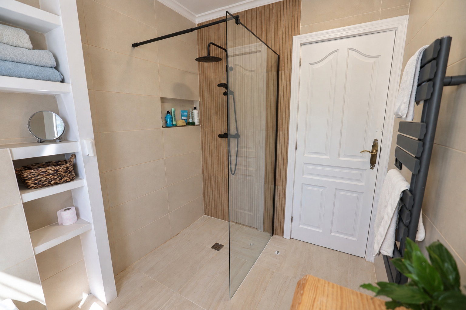 Badezimmer mit Dusche