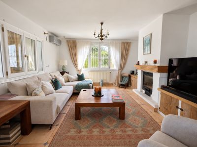 Wohnzimmer mit Kamin