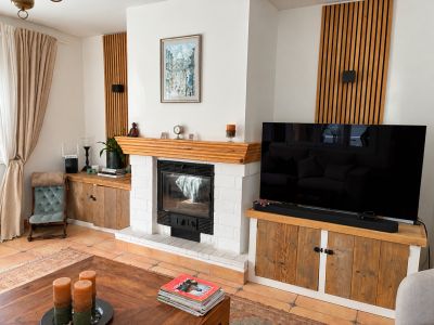 Wohnzimmer mit Kamin