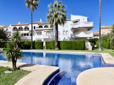 Gemeinschaftspool und Garten