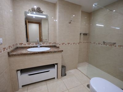 Badezimmer mit Dusche