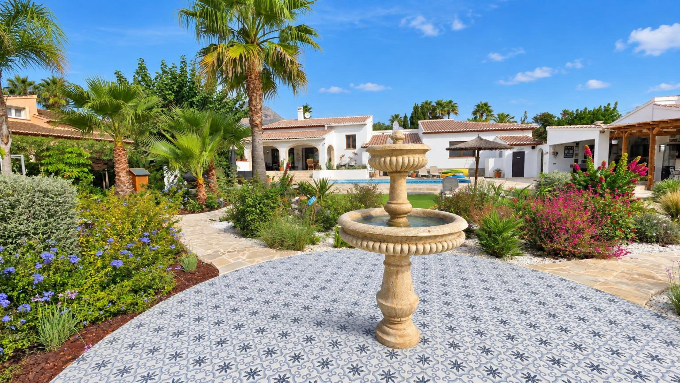 Komplett renovierte Villa zum Verkauf in Jávea, nur wenige Gehminuten von der Altstadt entfernt