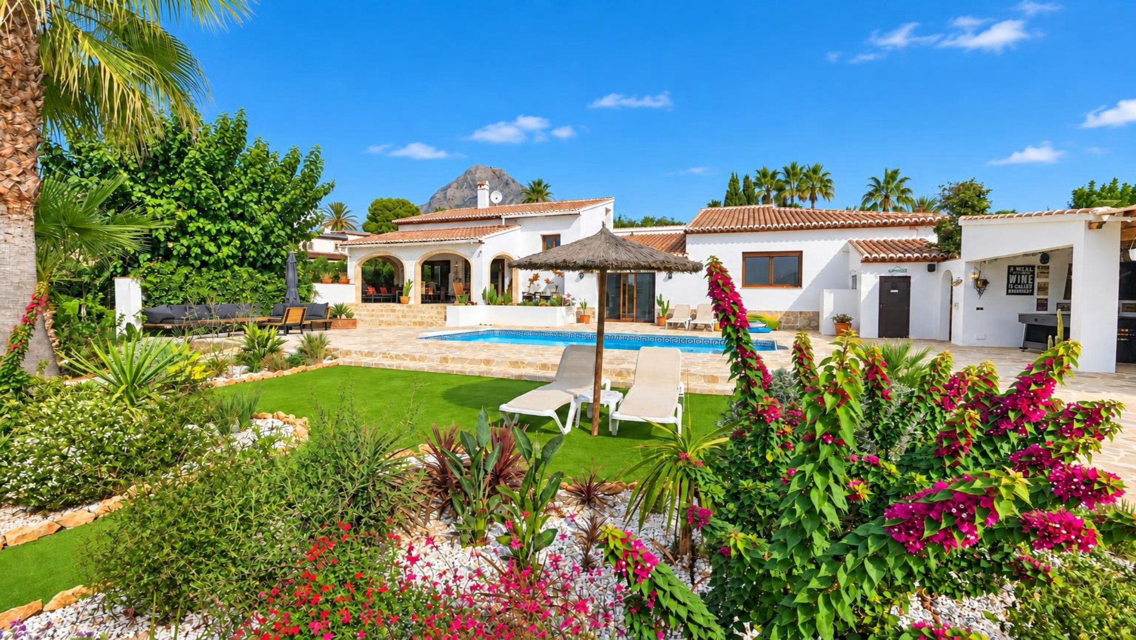 Komplett renovierte Villa zum Verkauf in Jávea, nur wenige Gehminuten von der Altstadt entfernt