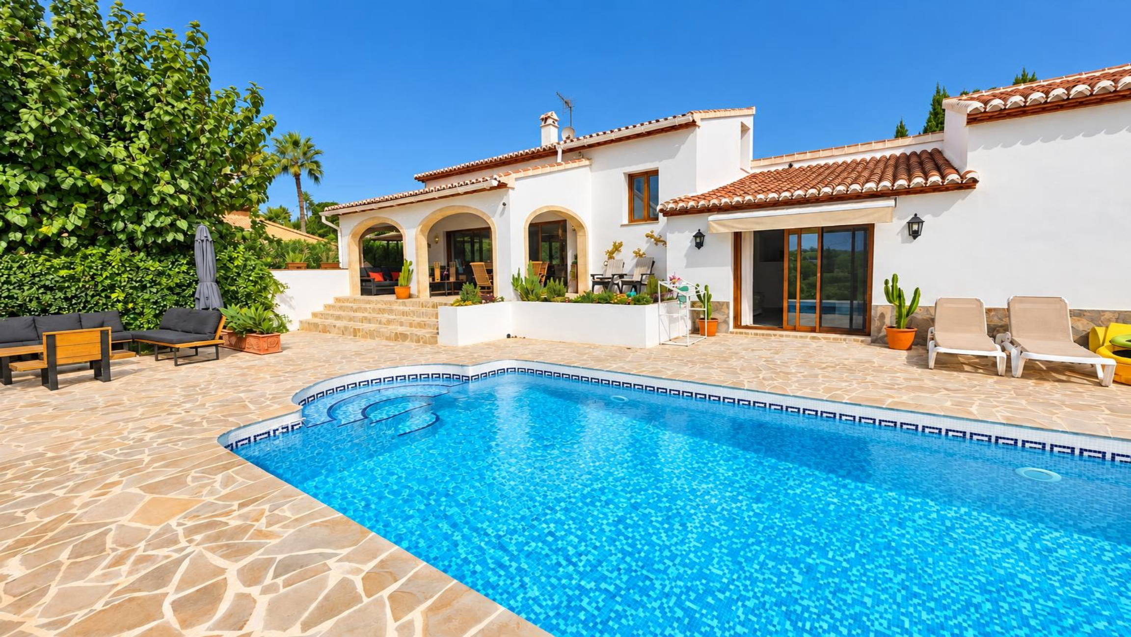 Komplett renovierte Villa zum Verkauf in Jávea, nur wenige Gehminuten von der Altstadt entfernt
