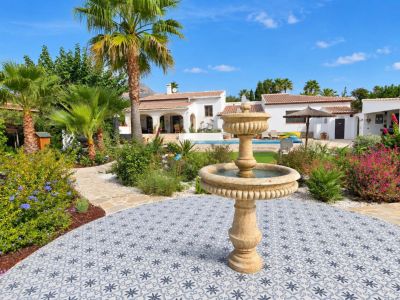 Komplett renovierte Villa zum Verkauf in Jávea, nur wenige Gehminuten von der Altstadt entfernt