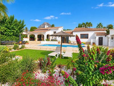 Komplett renovierte Villa zum Verkauf in Jávea, nur wenige Gehminuten von der Altstadt entfernt