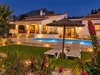Komplett renovierte Villa zum Verkauf in Jávea, nur wenige Gehminuten von der Altstadt entfernt