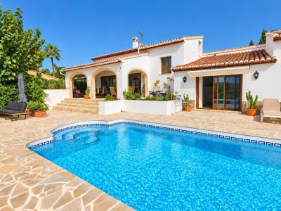 Komplett renovierte Villa zum Verkauf in Jávea, nur wenige Gehminuten von der Altstadt entfernt