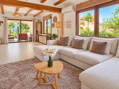 Komplett renovierte Villa zum Verkauf in Jávea, nur wenige Gehminuten von der Altstadt entfernt