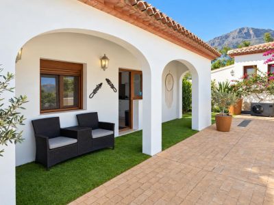 Komplett renovierte Villa zum Verkauf in Jávea, nur wenige Gehminuten von der Altstadt entfernt