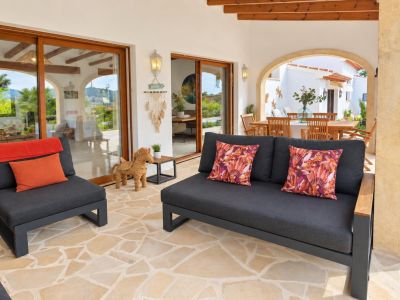 Komplett renovierte Villa zum Verkauf in Jávea, nur wenige Gehminuten von der Altstadt entfernt
