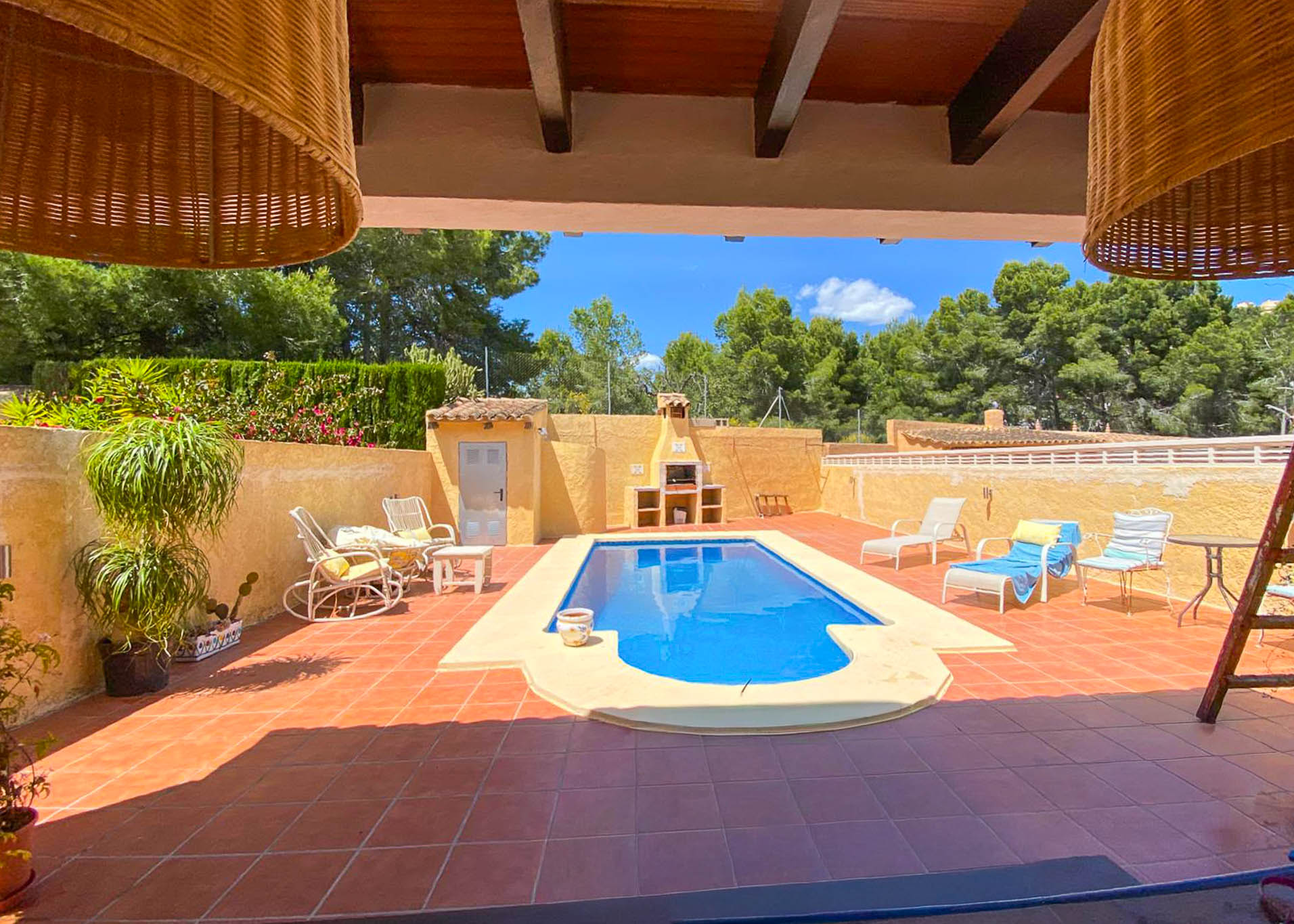 Terrasse mit Pool