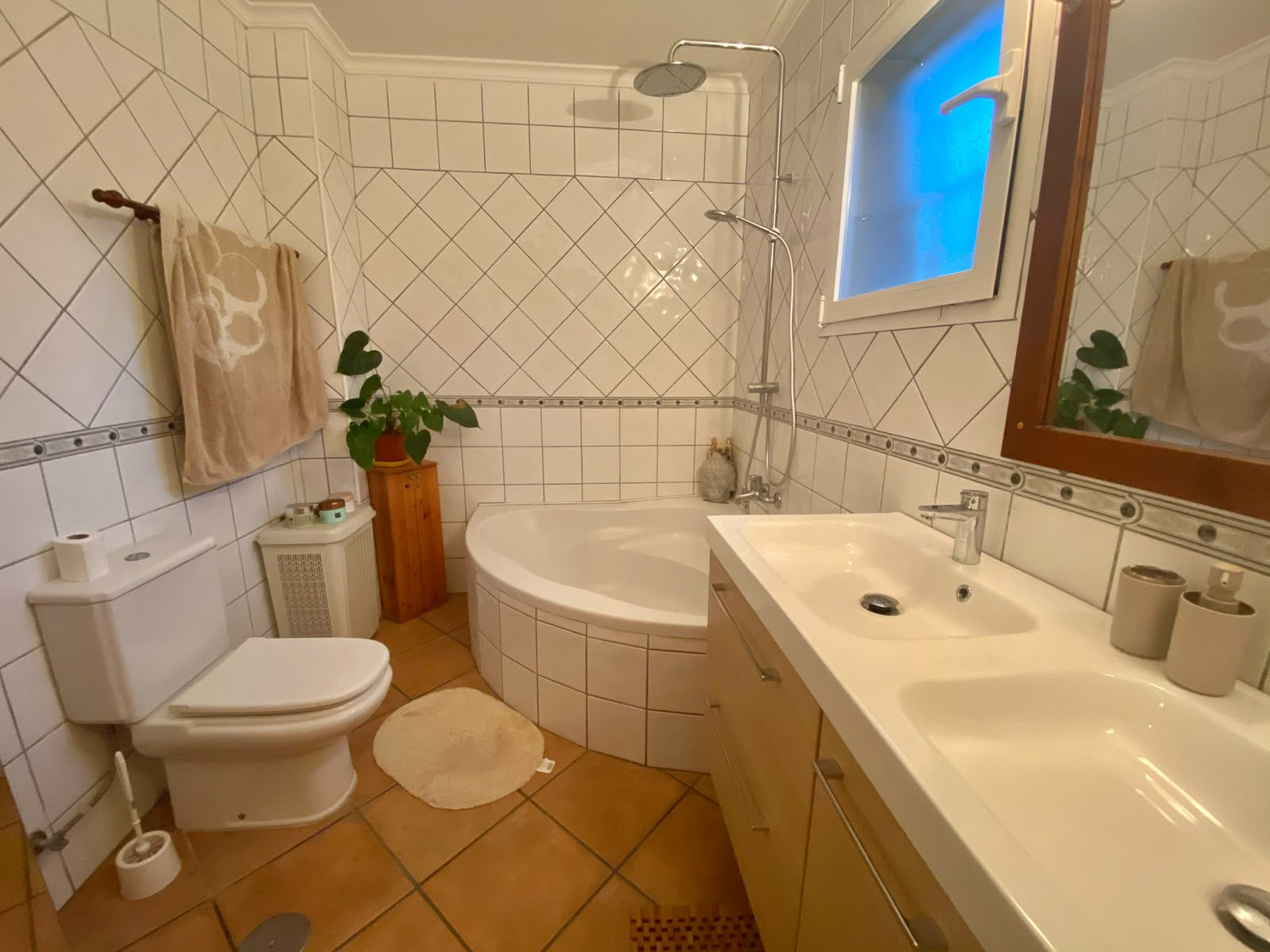 Badezimmer mit Badewanne