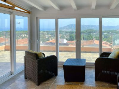 Verglaste Terrasse mit Panoramablick