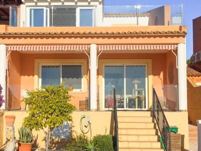 Überdachte Terrasse und Fassade