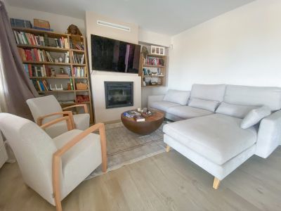 Wohnzimmer mit Kamin