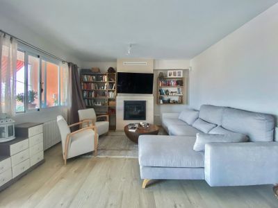 Wohnzimmer mit Kamin