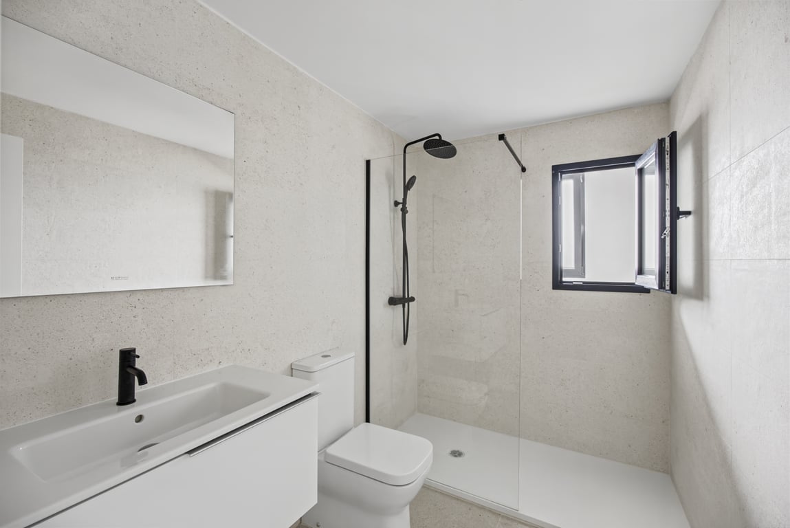 Badezimmer mit Dusche
