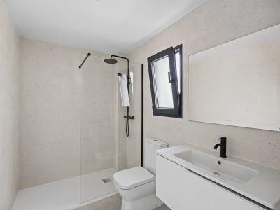 Badezimmer mit Dusche