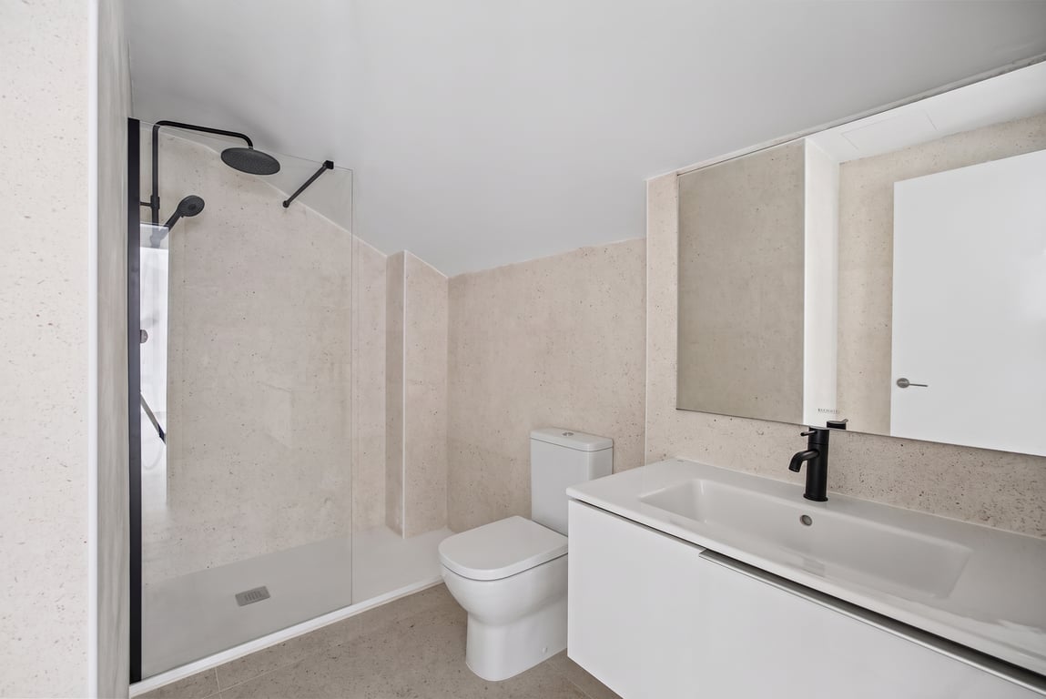 Badezimmer mit Dusche