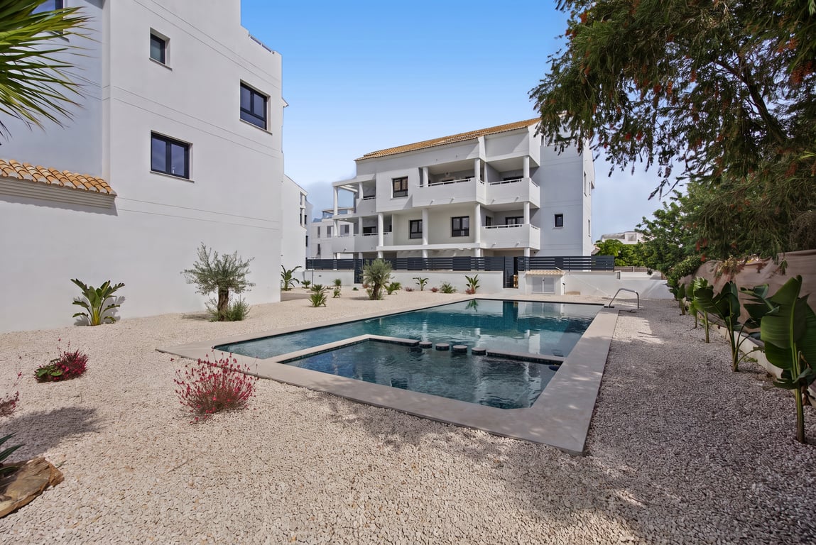Gemeinschaftspool und Garten