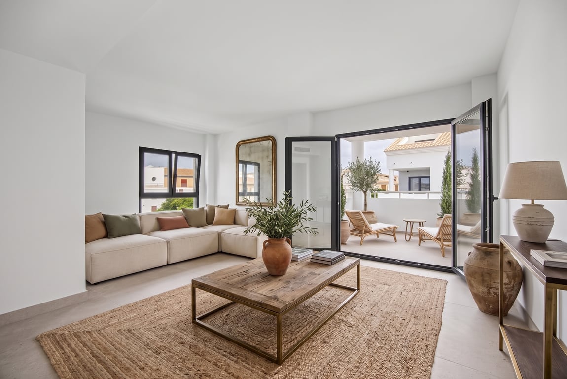 Wohnzimmer mit Zugang zur Terrasse