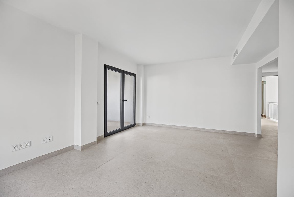 Wohnzimmer mit Zugang zur Terrasse