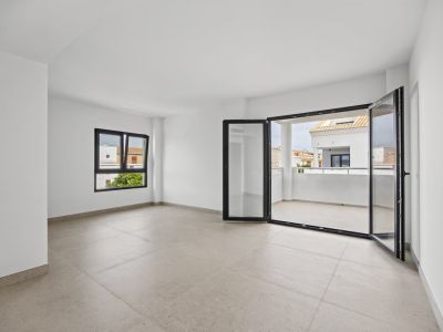 Wohnzimmer mit Zugang zur Terrasse