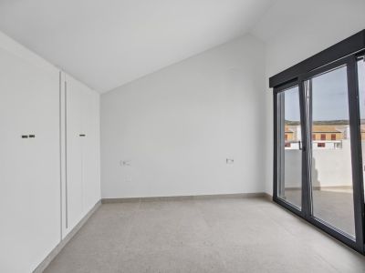 Schlafzimmer mit Zugang zur Terrasse