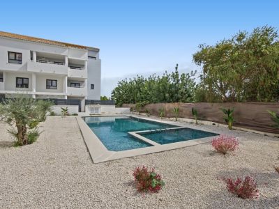 Gemeinschaftspool und Garten