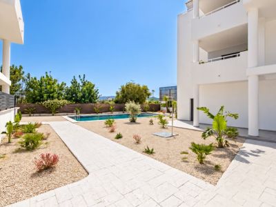 Gemeinschaftspool und Gartenanlage