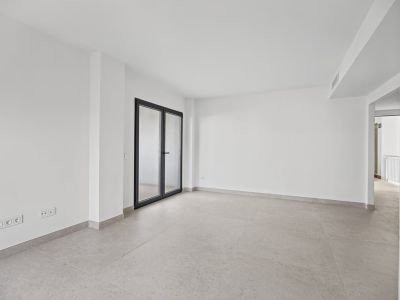 Wohnzimmer mit Zugang zur Terrasse