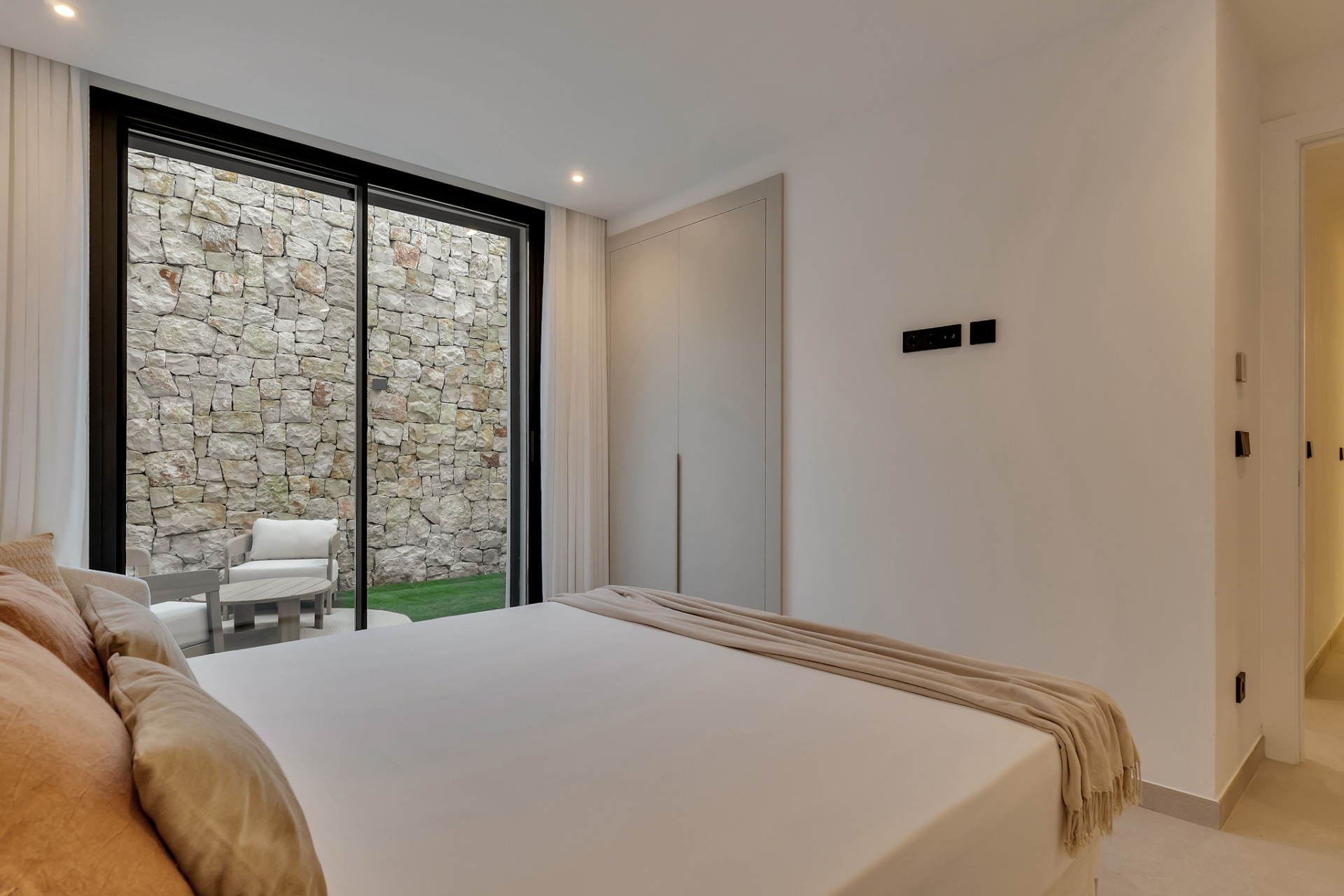 Schlafzimmer mit privatem Innenhof