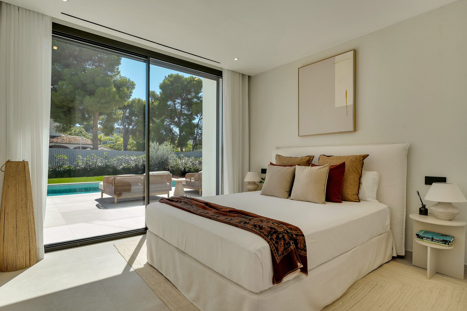 Schlafzimmer mit Poolzugang