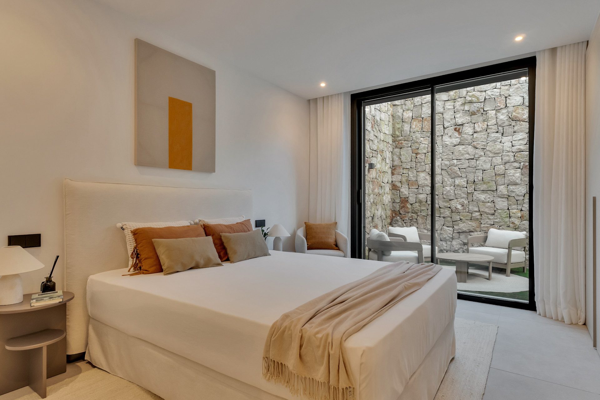Schlafzimmer mit privatem Innenhof
