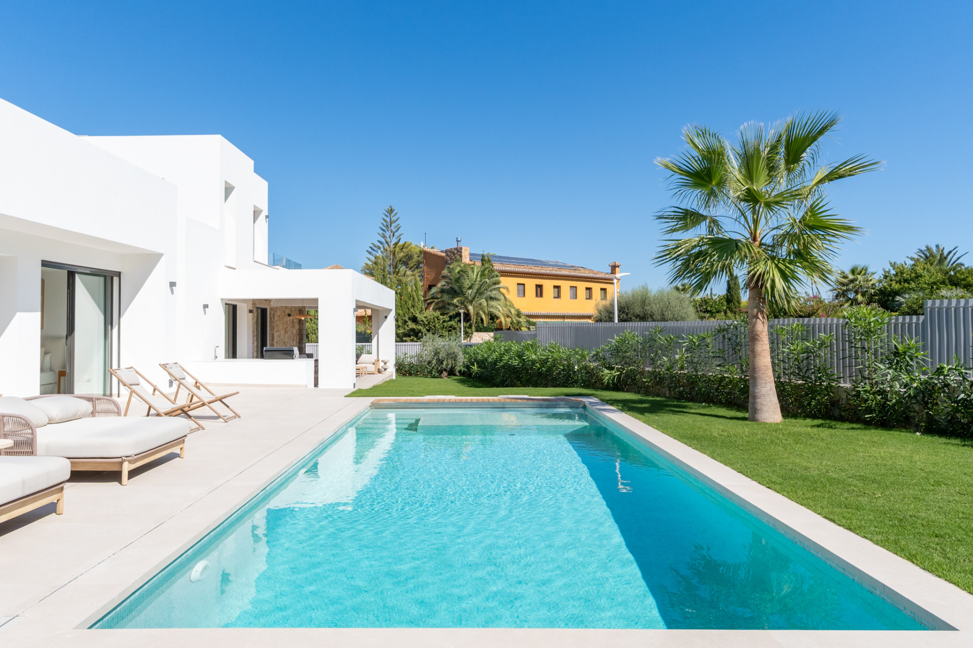 Pool und Garten