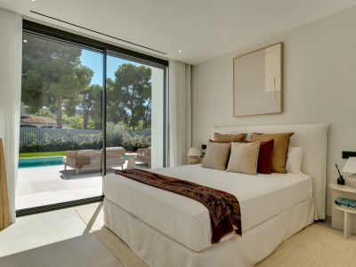 Schlafzimmer mit Poolzugang