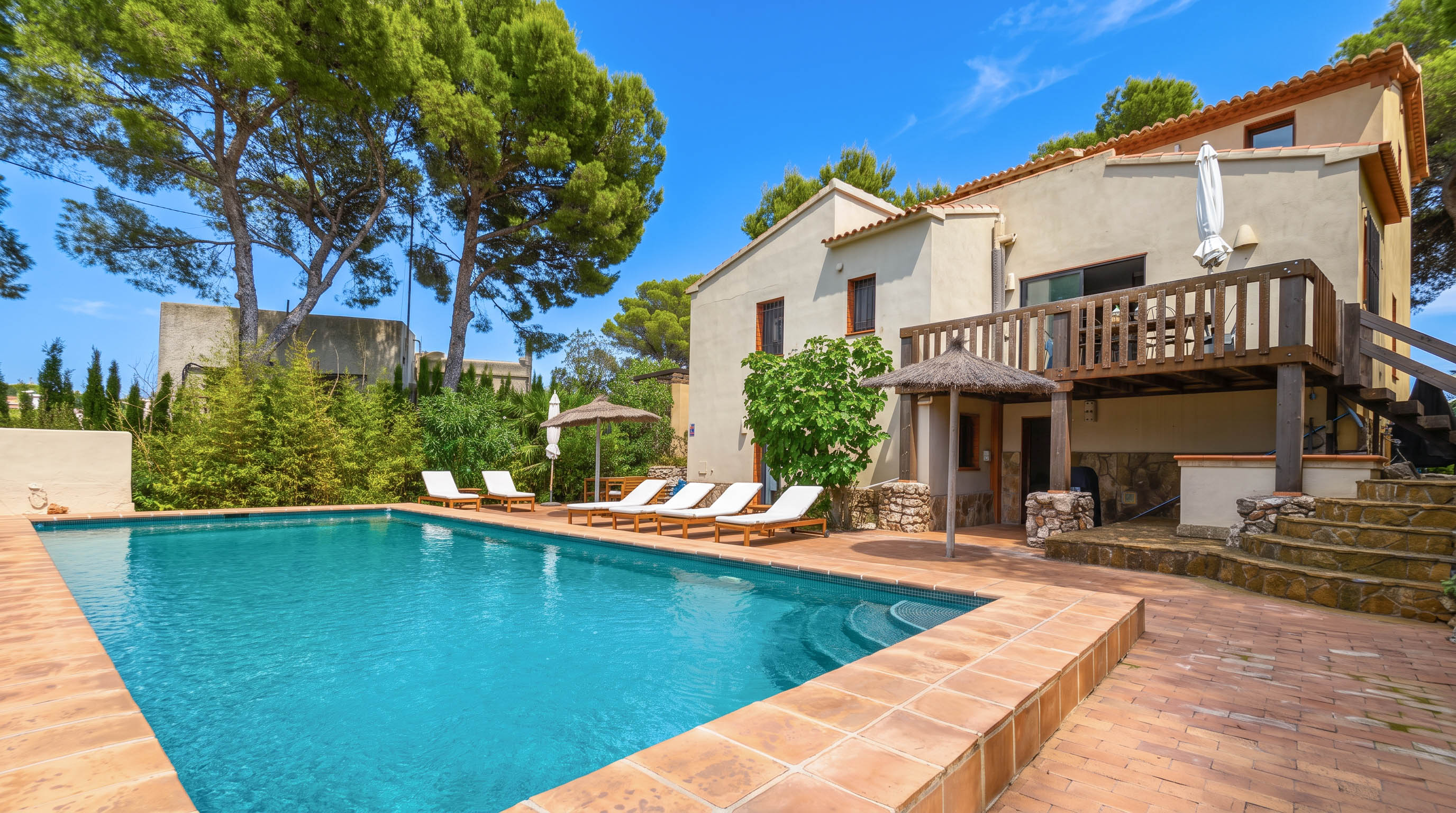 Charmante 4-Schlafzimmer-Villa mit Meerblick & Pool in Jávea