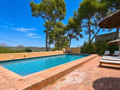 Charmante 4-Schlafzimmer-Villa mit Meerblick & Pool in Jávea