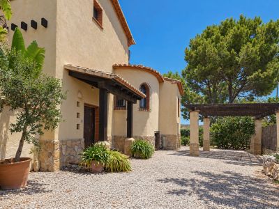 Charmante 4-Schlafzimmer-Villa mit Meerblick & Pool in Jávea