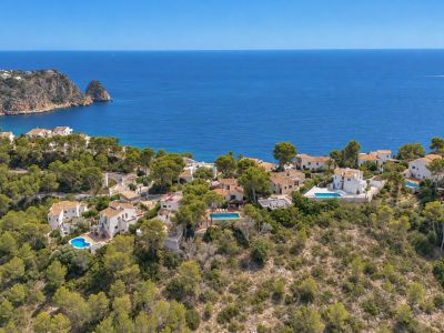 Charmante 4-Schlafzimmer-Villa mit Meerblick & Pool in Jávea