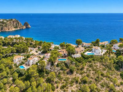 Charmante 4-Schlafzimmer-Villa mit Meerblick & Pool in Jávea
